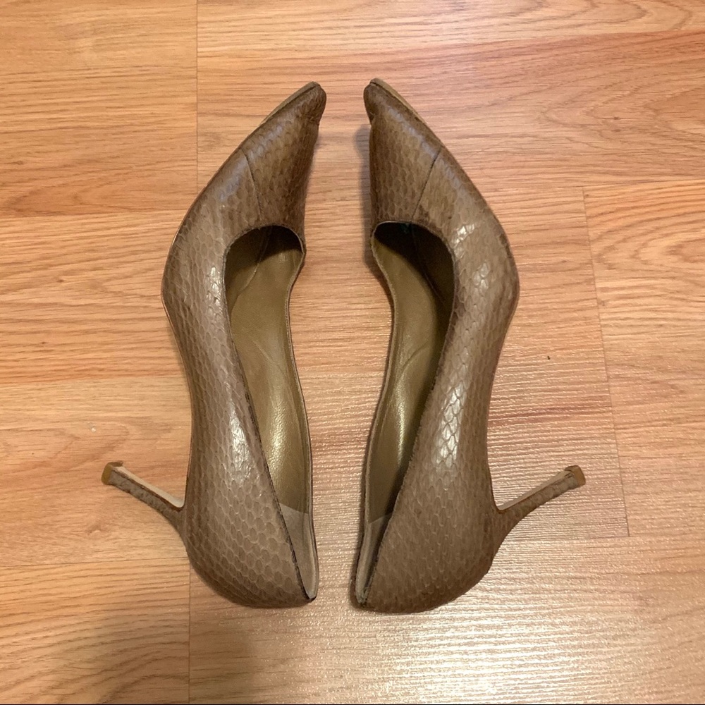 Manolo Blahnik Snakeskin Pointed Toe Pumps - 8